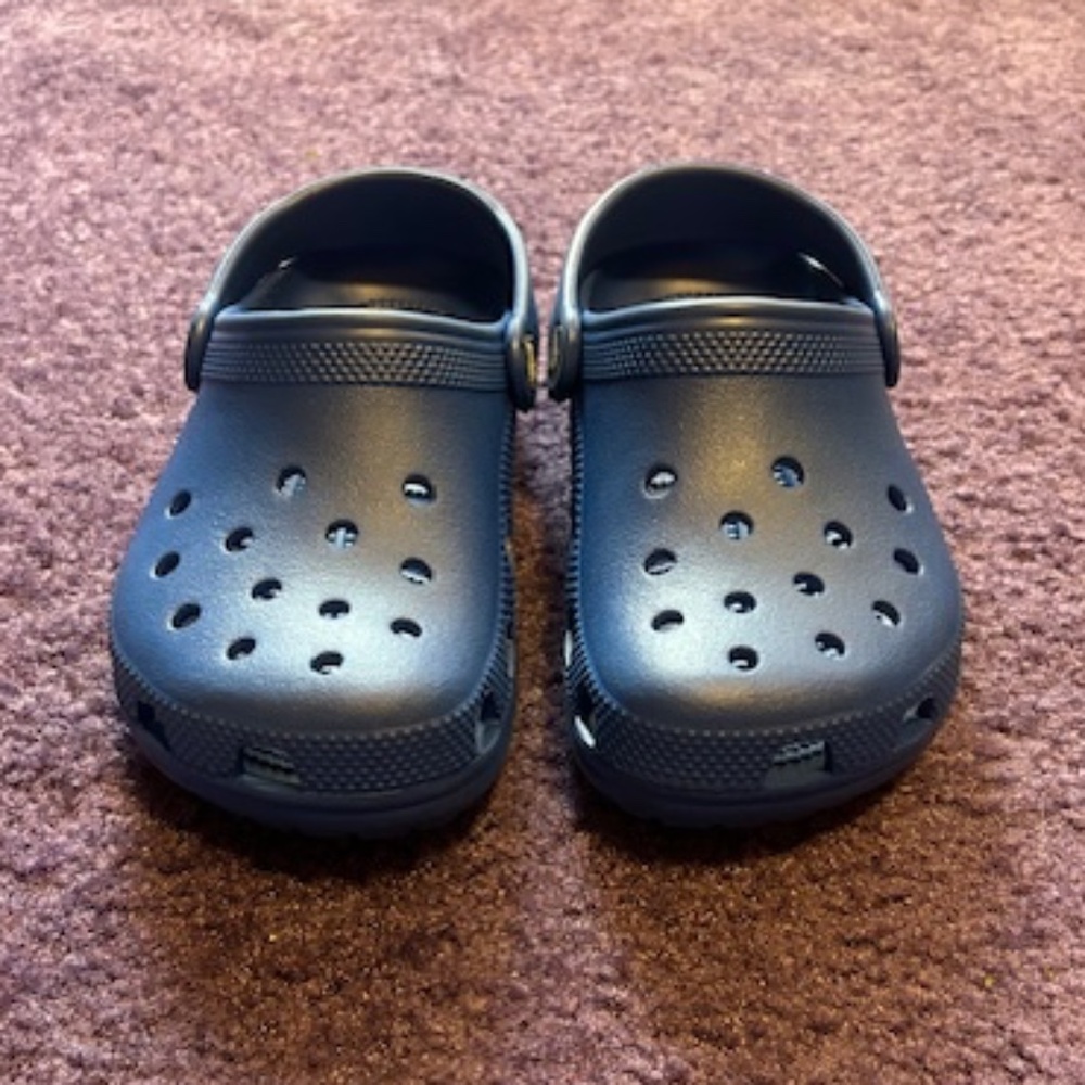 CROCS Kids unisex classic blue clogs - Blue Bolt - Kids size 1 - Picture 3 of 5